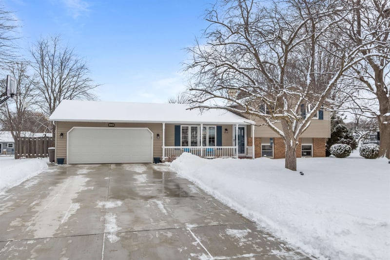 1258 Circle Dr, Green Bay, WI 54313
