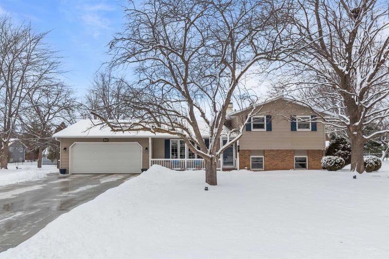 1258 Circle Dr, Green Bay, WI 54313