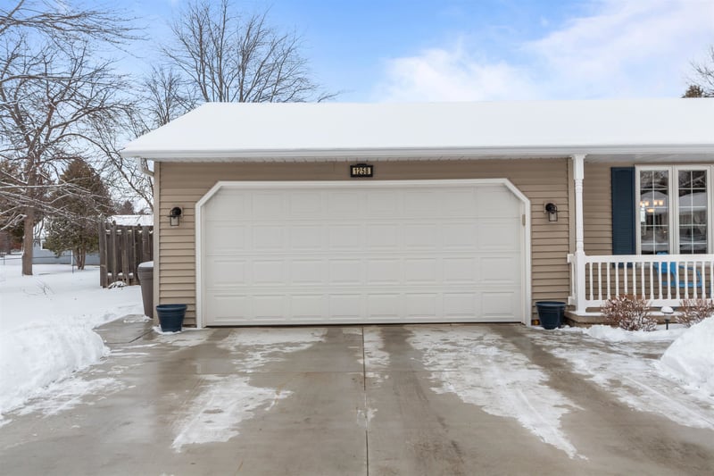 1258 Circle Dr, Green Bay, WI 54313