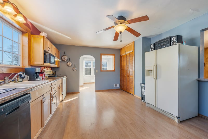 126 14th St, Kaukauna, WI 54130