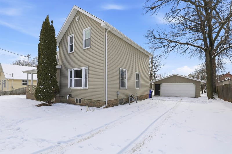 221 Winnebago St, Appleton, WI 54911-4967