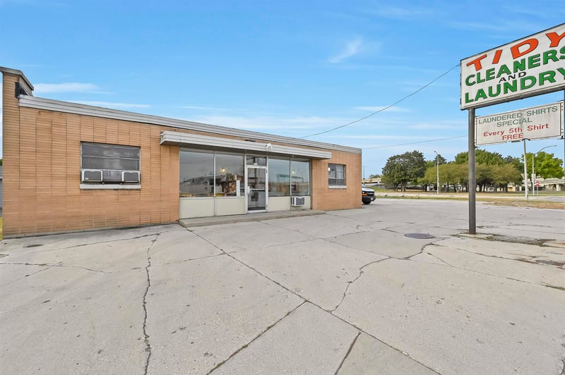 818 Broadway , Green Bay, WI 54304