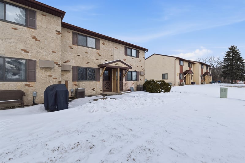 2533 Fond Du Lac Rd, Oshkosh, WI 54902-7262