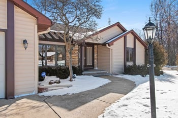 2445 Ingold Ct, Green Bay, WI 54301