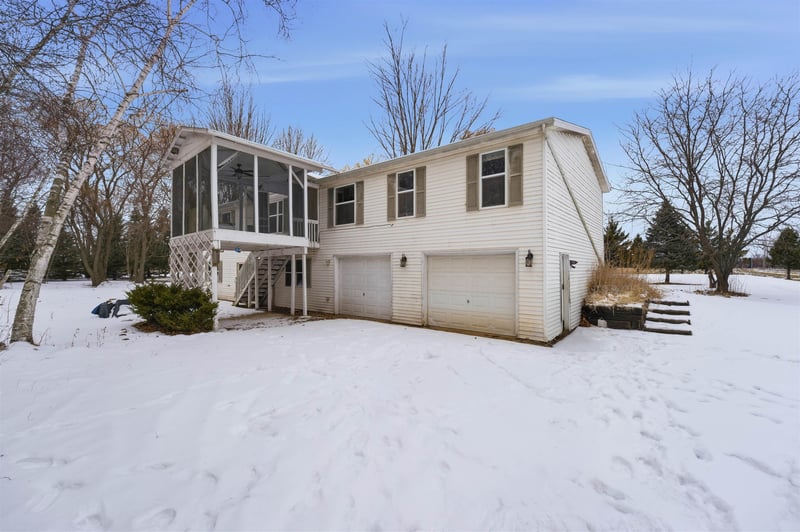7707 Quigley Rd, Omro, WI 54963