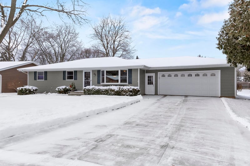 1729 Blossom Dr, Appleton, WI 54914