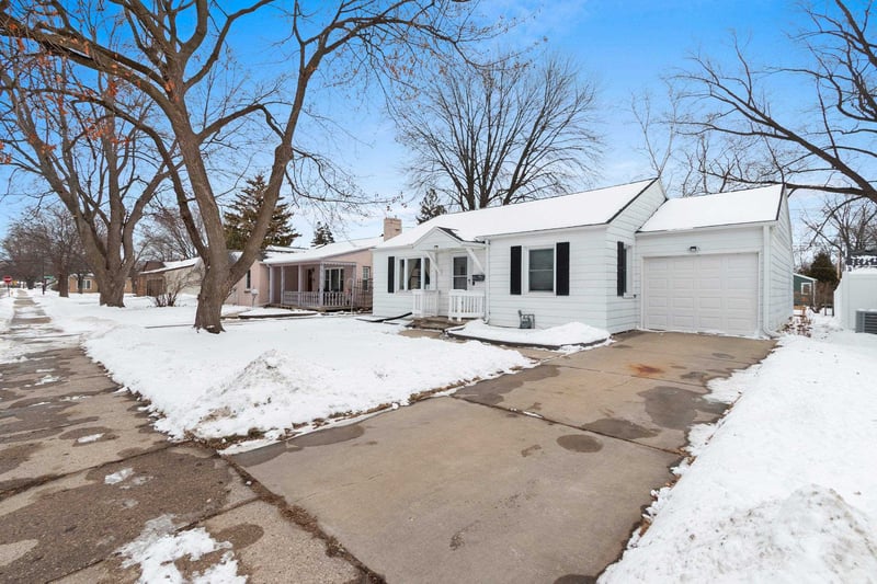 1115 Gross Ave, Green Bay, WI 54304-2555