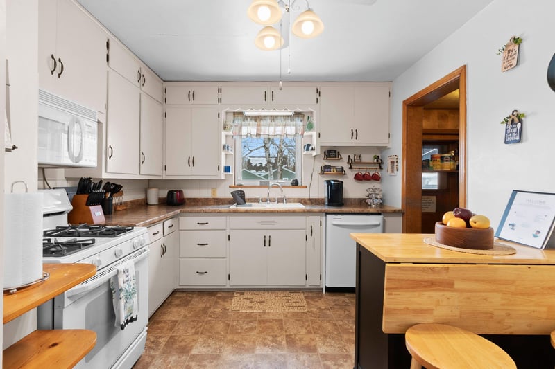 1115 Gross Ave, Green Bay, WI 54304-2555