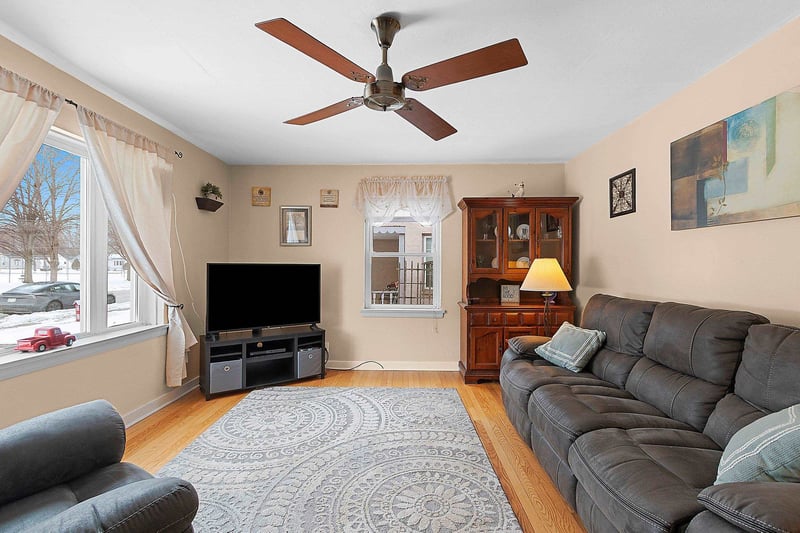 1115 Gross Ave, Green Bay, WI 54304-2555