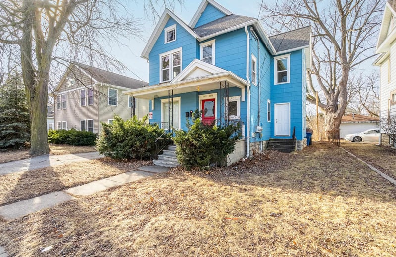 907 Jackson St, Oshkosh, WI 54901-3709