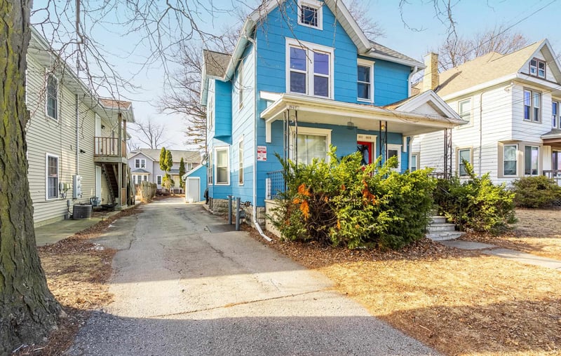 907 Jackson St, Oshkosh, WI 54901-3709