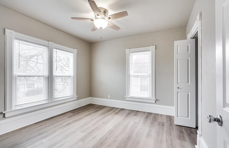 907 Jackson St, Oshkosh, WI 54901-3709