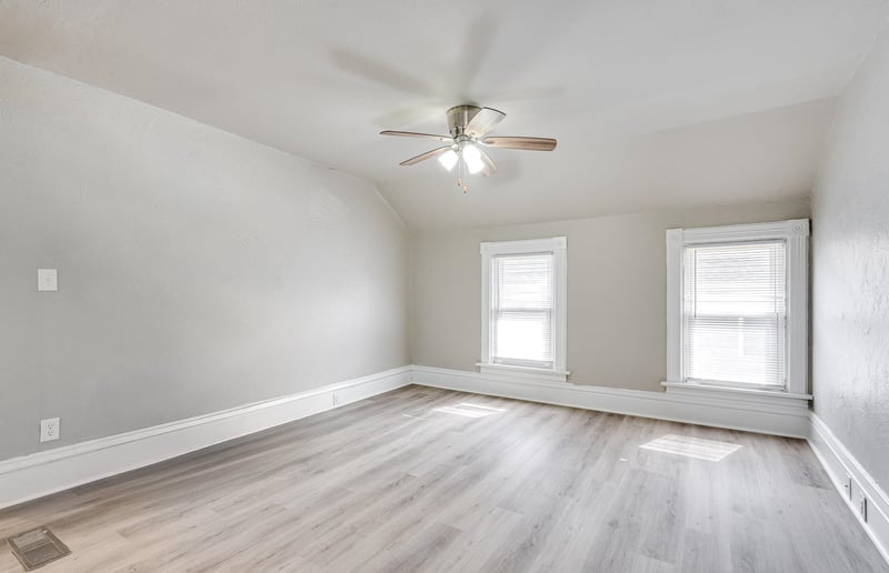 907 Jackson St, Oshkosh, WI 54901-3709