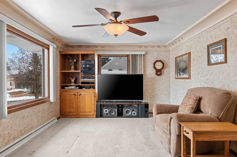 1035 Kimberly Ave, Kimberly, WI 54136