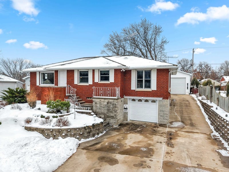 1035 Kimberly Ave, Kimberly, WI 54136