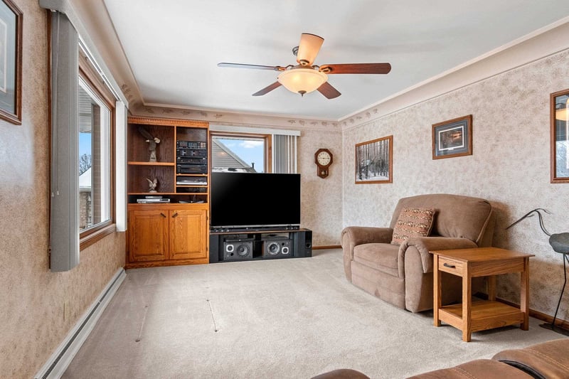 1035 Kimberly Ave, Kimberly, WI 54136