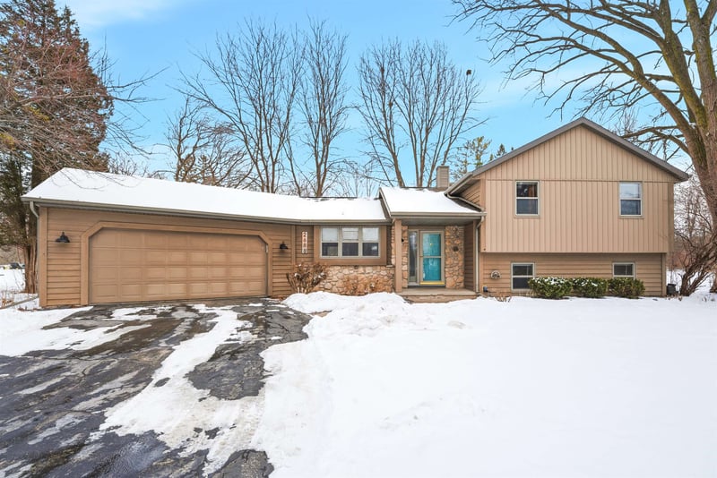 2688 Nicolet Dr, Green Bay, WI 54311-7222