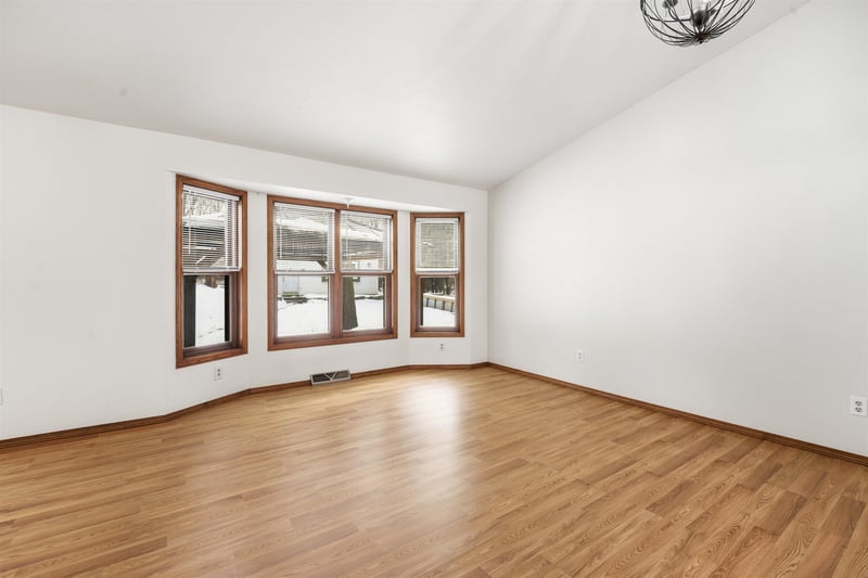 2688 Nicolet Dr, Green Bay, WI 54311-7222