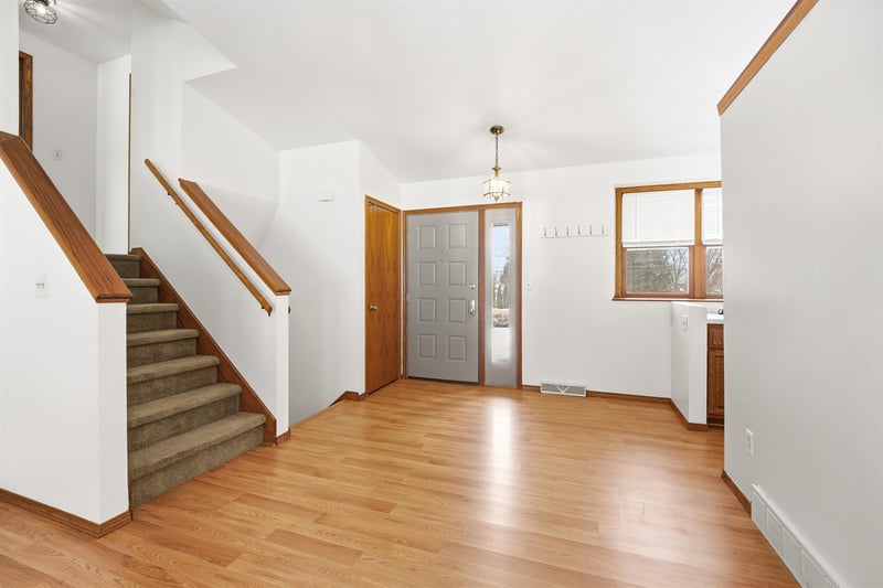 2688 Nicolet Dr, Green Bay, WI 54311-7222