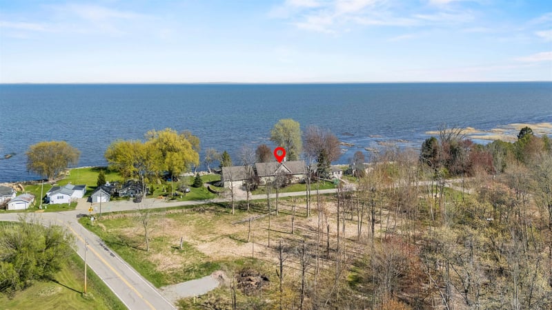 4882 Bayshore Ln, Oconto, WI 54153