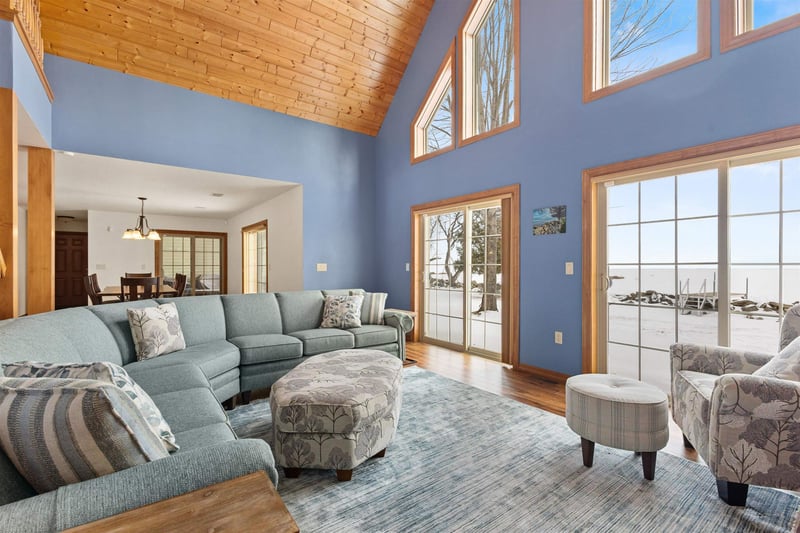 4882 Bayshore Ln, Oconto, WI 54153