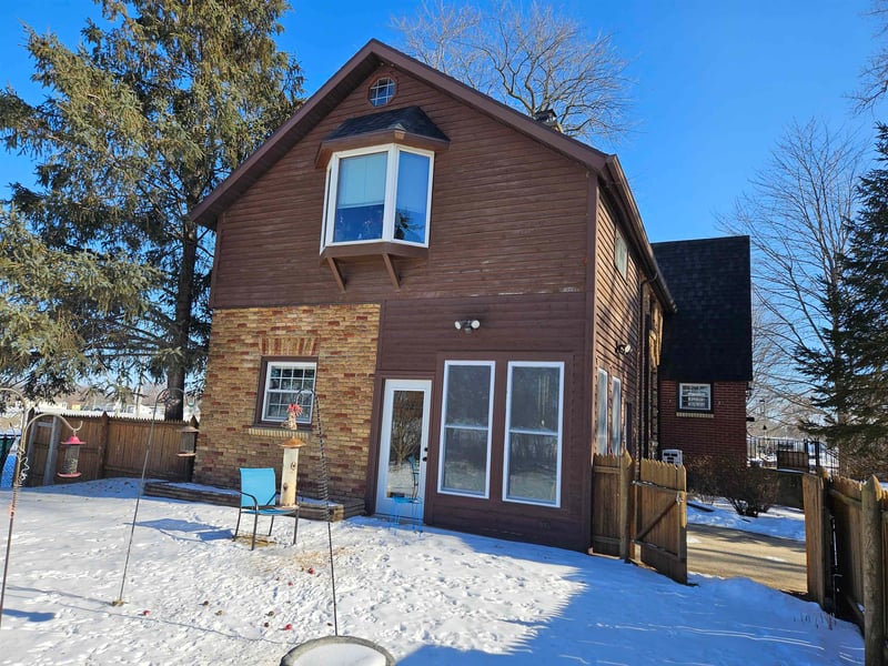 1717 Knapp St, Oshkosh, WI 54902