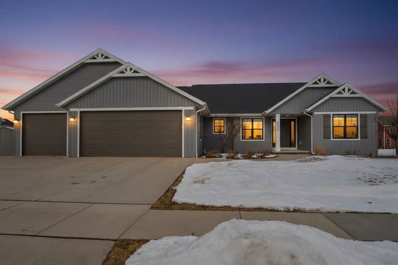 W5598 Hoelzel Way, Appleton, WI 54915