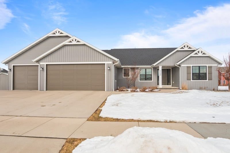W5598 Hoelzel Way, Appleton, WI 54915