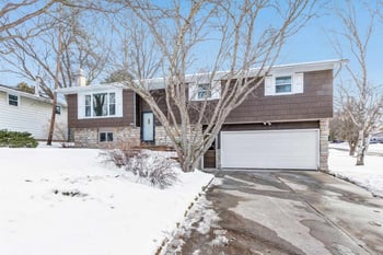 2615 Woodridge Ln, Green Bay, WI 54304