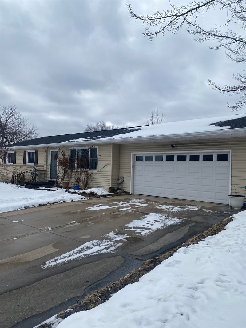 2007 Wisconsin St, Oshkosh, WI 54901-2268