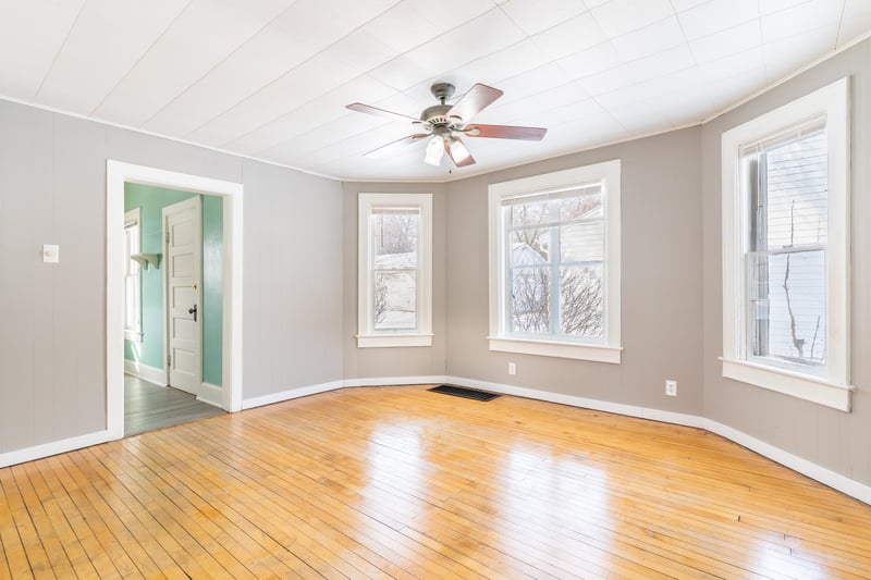 1124 Hastings St, Green Bay, WI 54301-2422