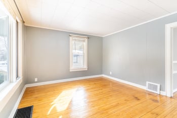 1124 Hastings St, Green Bay, WI 54301-2422