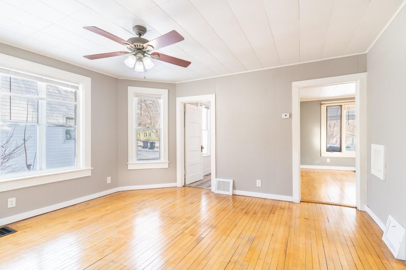 1124 Hastings St, Green Bay, WI 54301-2422