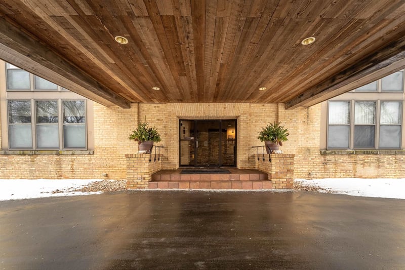 1545 Arboretum Dr #327, Oshkosh, WI 54901