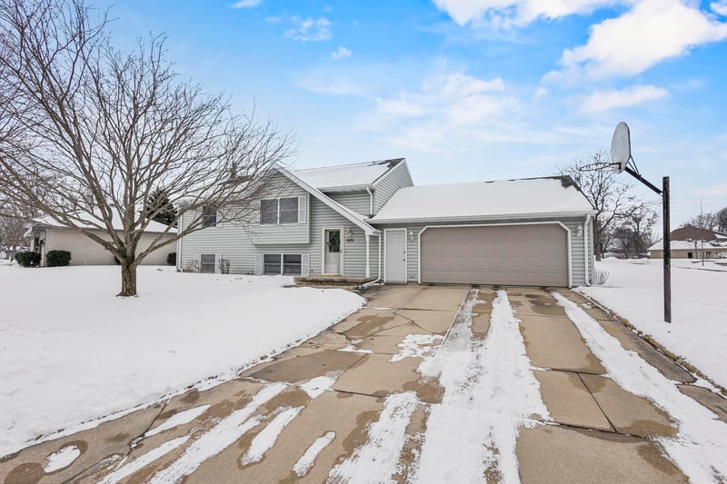 1601 Sundown Ln, Appleton, WI 54915