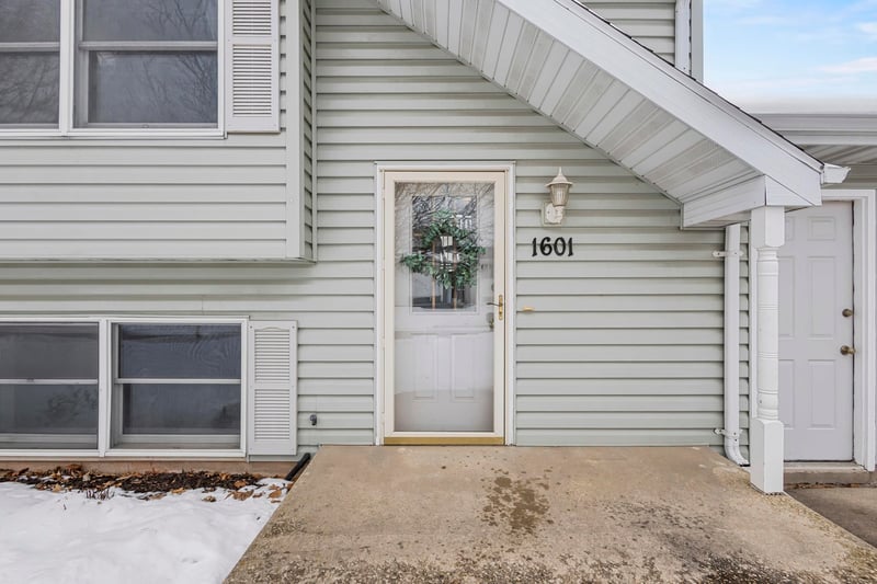 1601 Sundown Ln, Appleton, WI 54915