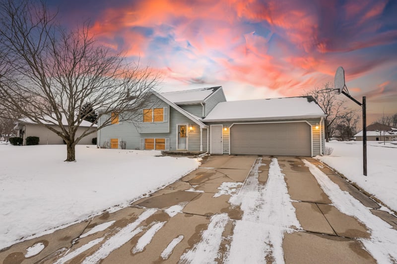1601 Sundown Ln, Appleton, WI 54915