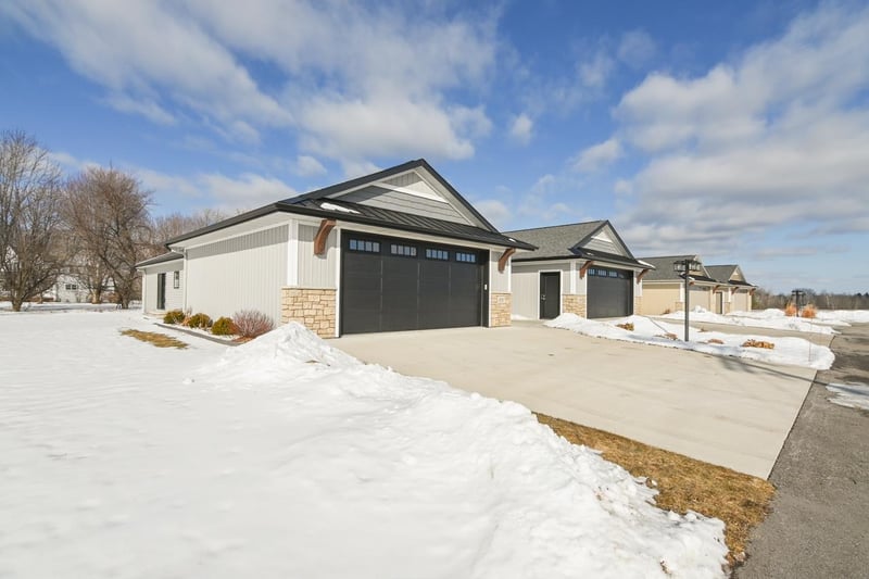 2757 County Road Ee, Abrams, WI 54101