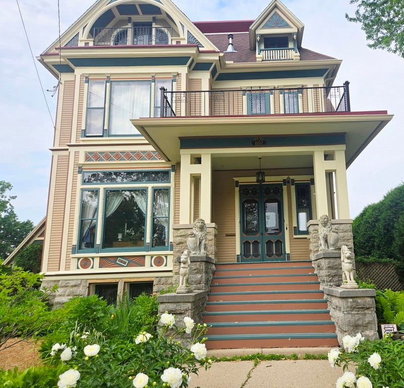 1107 Algoma Blvd, Oshkosh, WI 54901