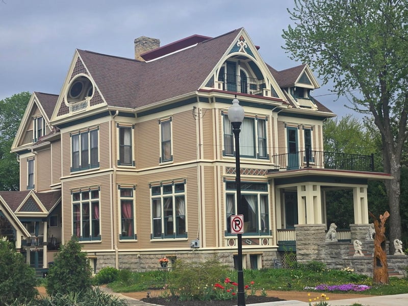 1107 Algoma Blvd, Oshkosh, WI 54901