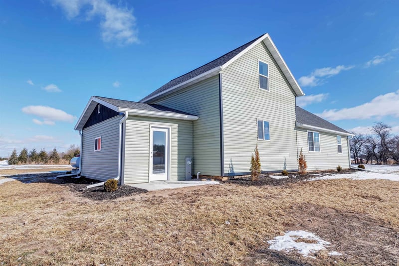 6208 Kriescher Rd, Lena, WI 54139