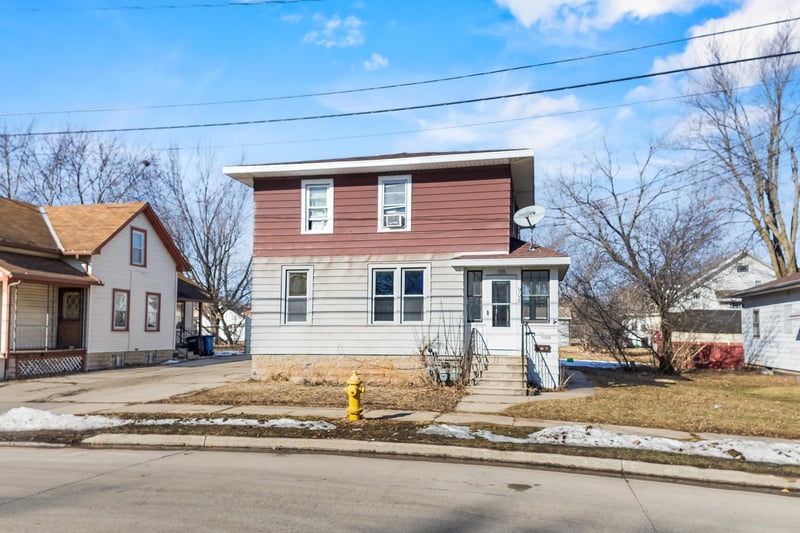 908 10th Ave, Oshkosh, WI 54902