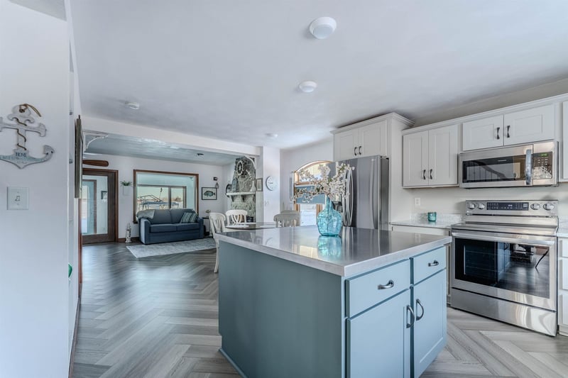 2210 Westwind Rd, Oshkosh, WI 54904-1040