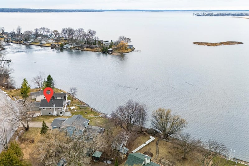 2210 Westwind Rd, Oshkosh, WI 54904-1040