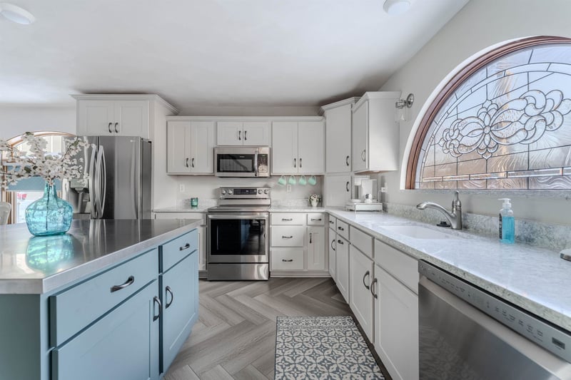 2210 Westwind Rd, Oshkosh, WI 54904-1040