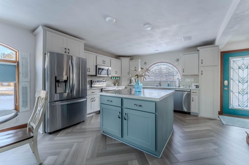 2210 Westwind Rd, Oshkosh, WI 54904-1040