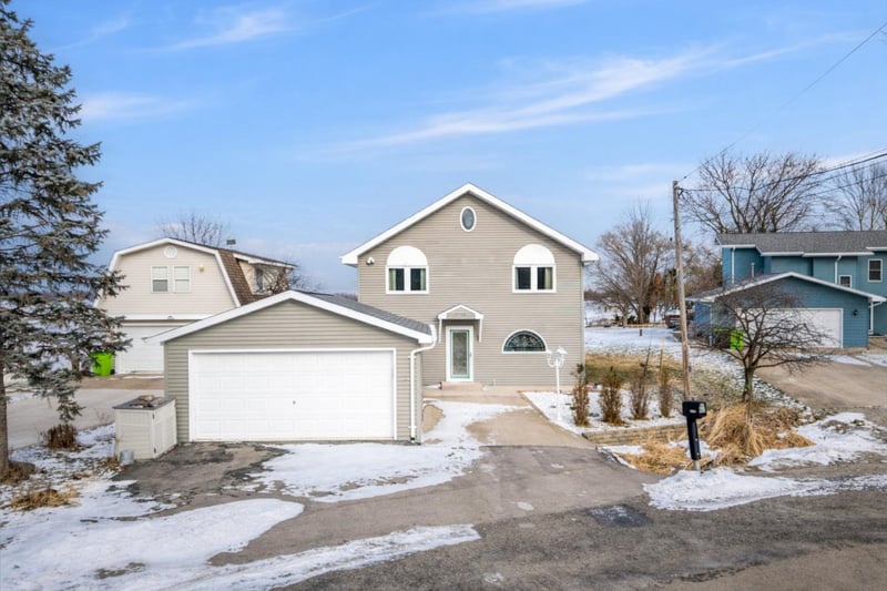 2210 Westwind Rd, Oshkosh, WI 54904-1040