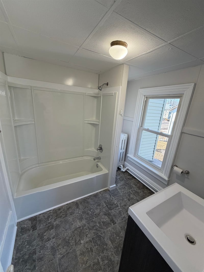 925 Minnesota St, Oshkosh, WI 54902-6441