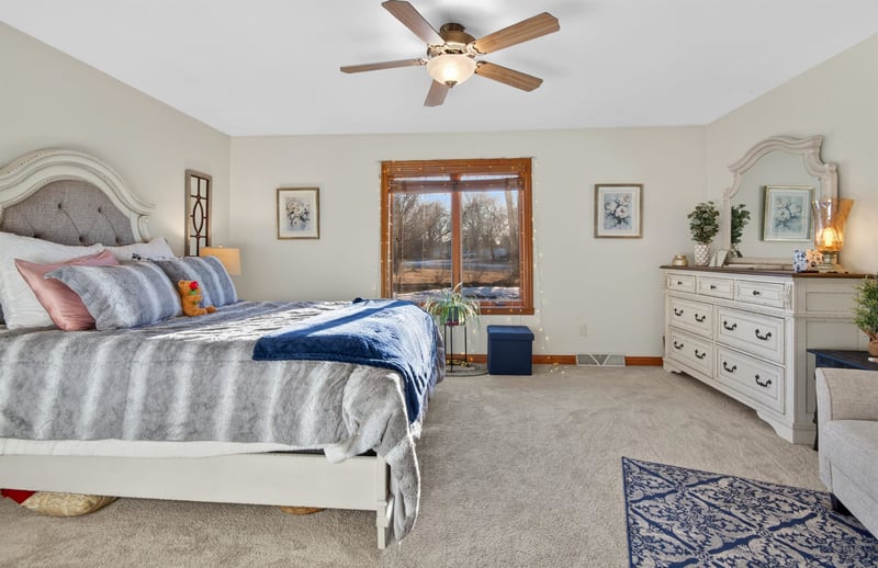 1127 Princess Dove Cir, De Pere, WI 54115-6846