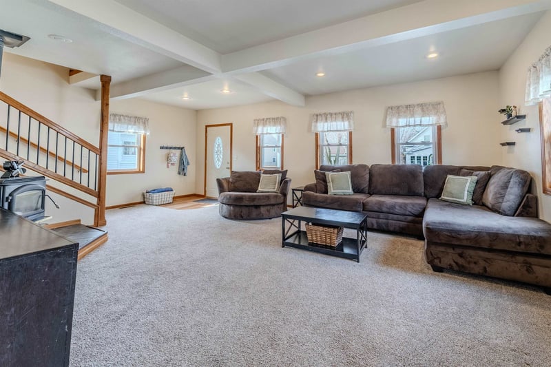 1112 Dove St, Oshkosh, WI 54902